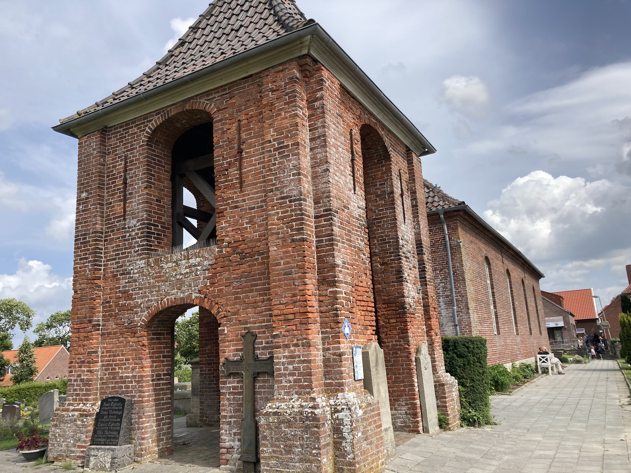Der Friedhof an der deich Kirche. - Picture of Deichkirche Carolinensiel,  Wittmund - Tripadvisor